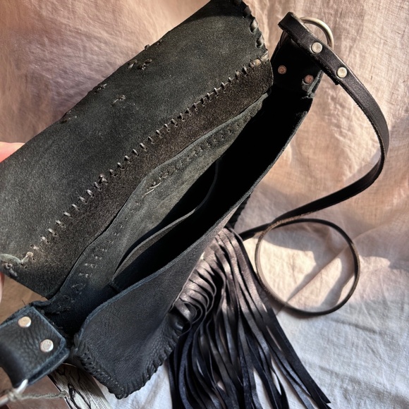 Black Leather saddle bag /shoulder bag/ leather purse with fringe .NWT - Picture 6 of 12